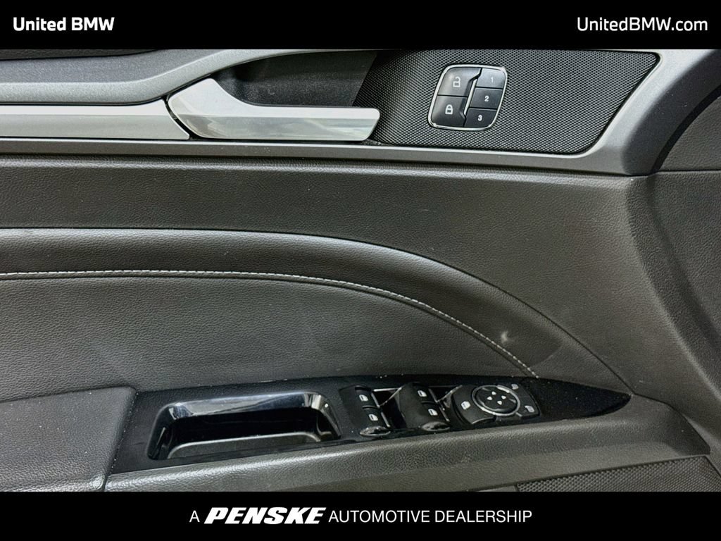 Used 2016 Ford Fusion Energi Titanium w/ Driver Assist Package FWD image 3