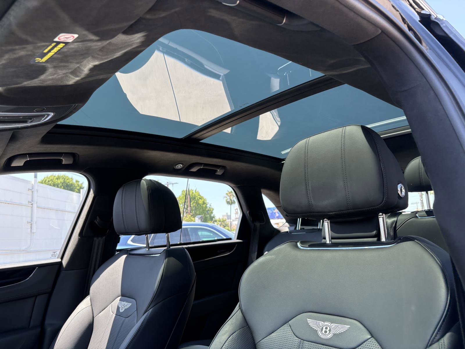 Used 2024 Bentley Bentayga image 21