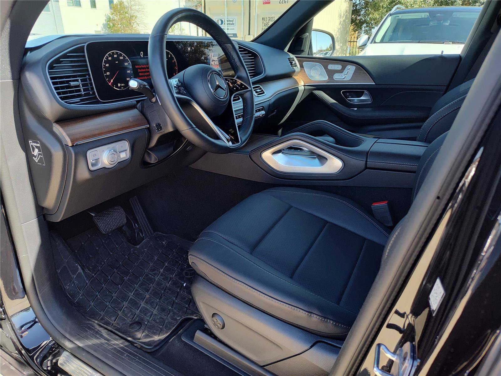 Used 2025 Mercedes-Benz GLE 350 4MATIC image 2