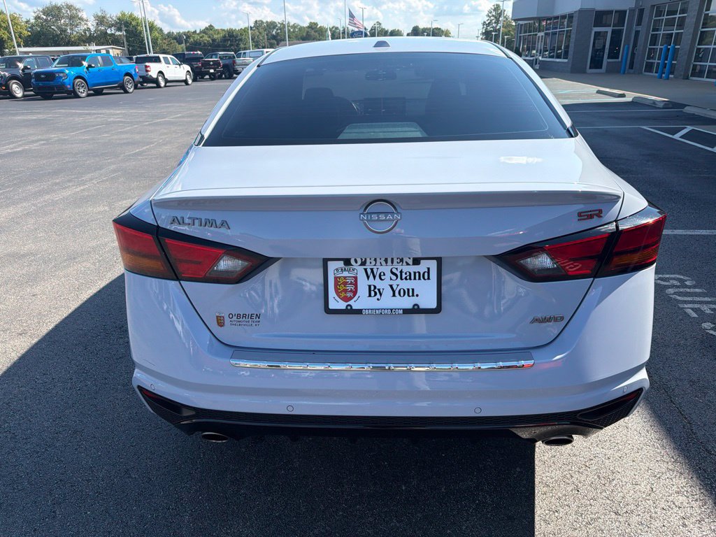 Used 2023 Nissan Altima 2.5 SR w/ SR Premium Package AWD/4WD image 4