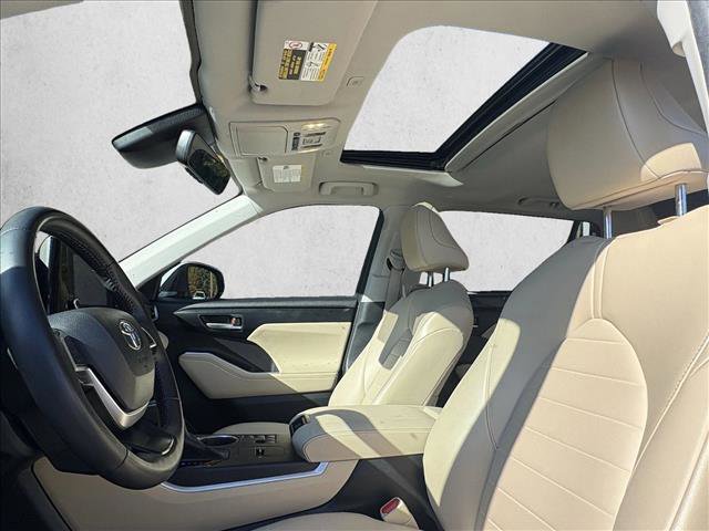 Used 2023 Toyota Highlander XLE image 12