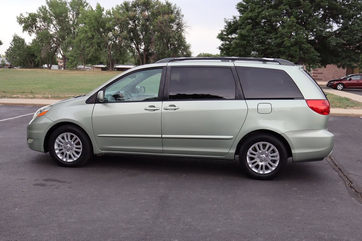 Used 2009 Toyota Sienna XLE FWD image 9