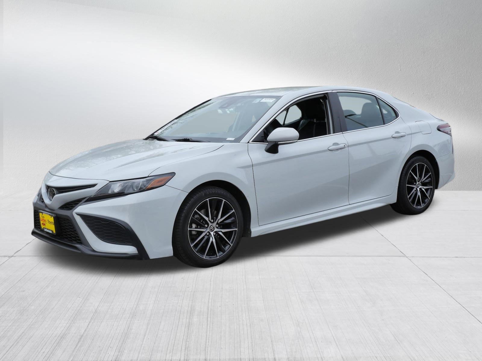 Certified 2022 Toyota Camry SE FWD image 3