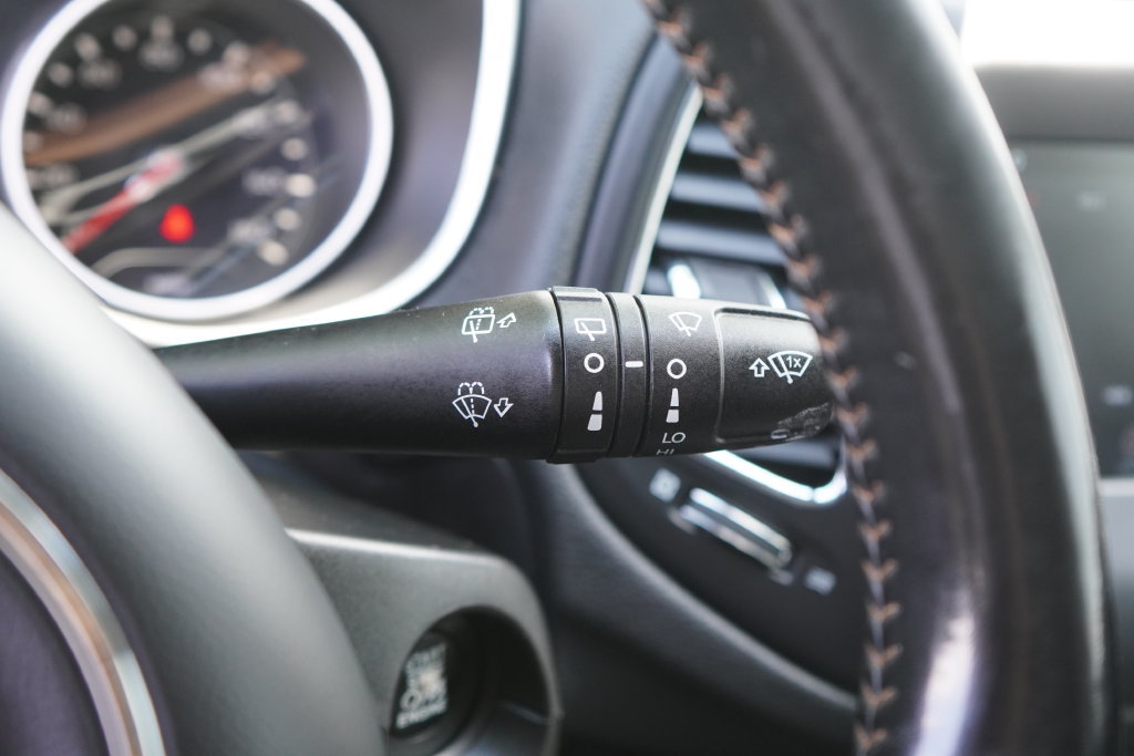 Used 2020 Jeep Compass Latitude w/ Cold Weather Group AWD/4WD image 17