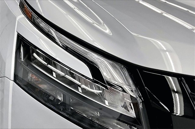 New 2025 Nissan Pathfinder Platinum image 13