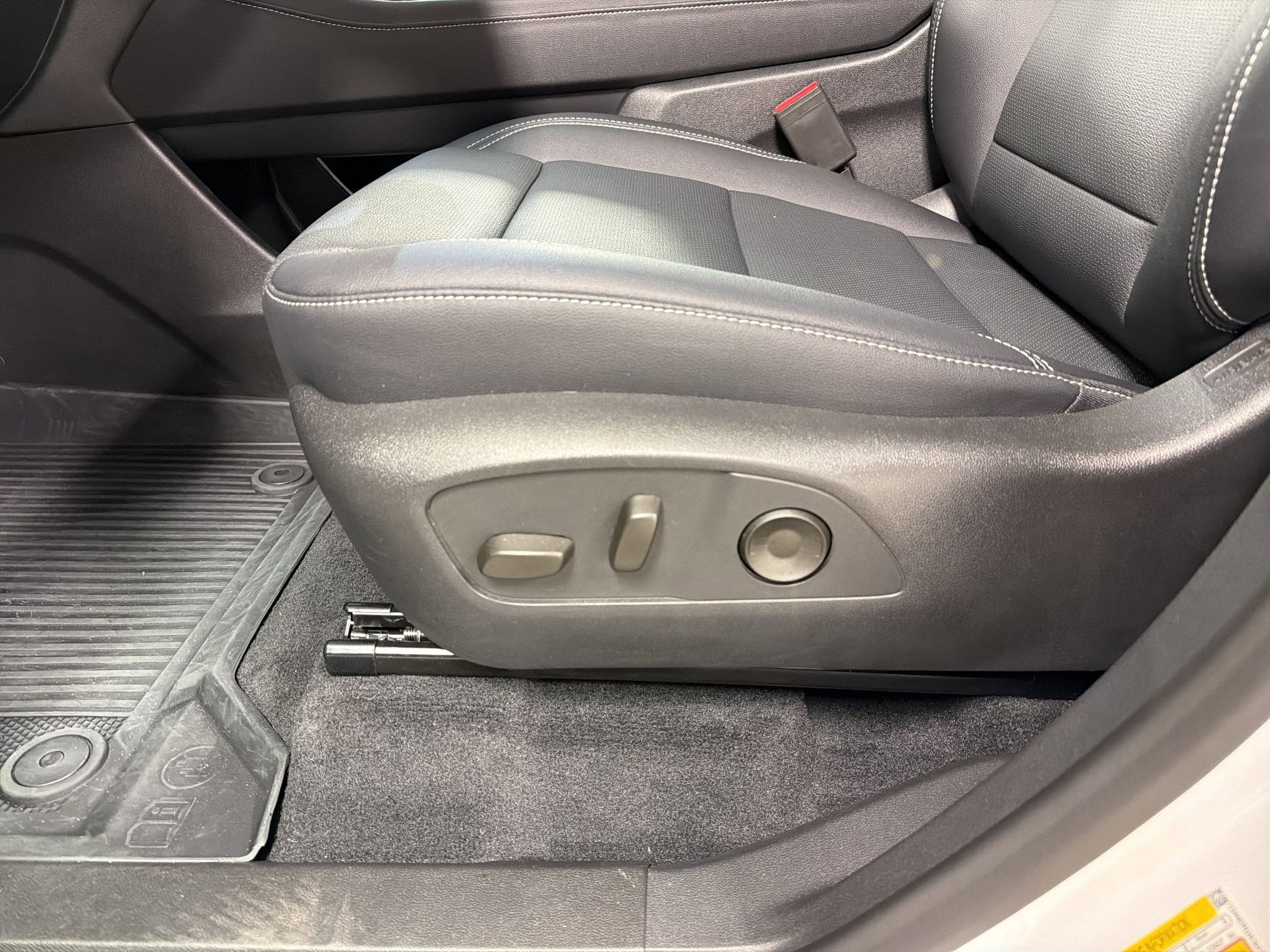 New 2026 Chevrolet Traverse LT w/ Sun and Wheel Package image 14