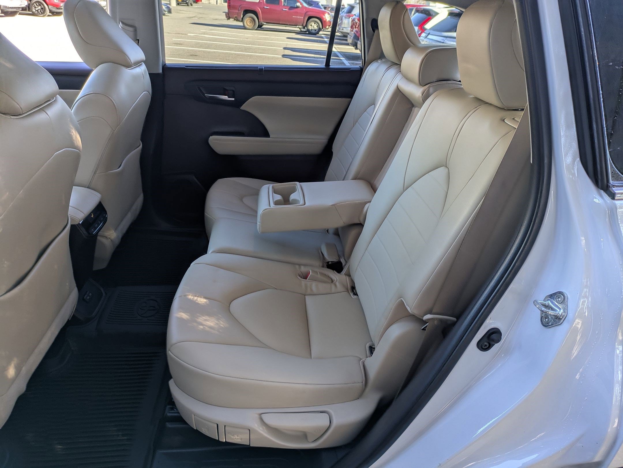 Used 2022 Toyota Highlander XLE image 20