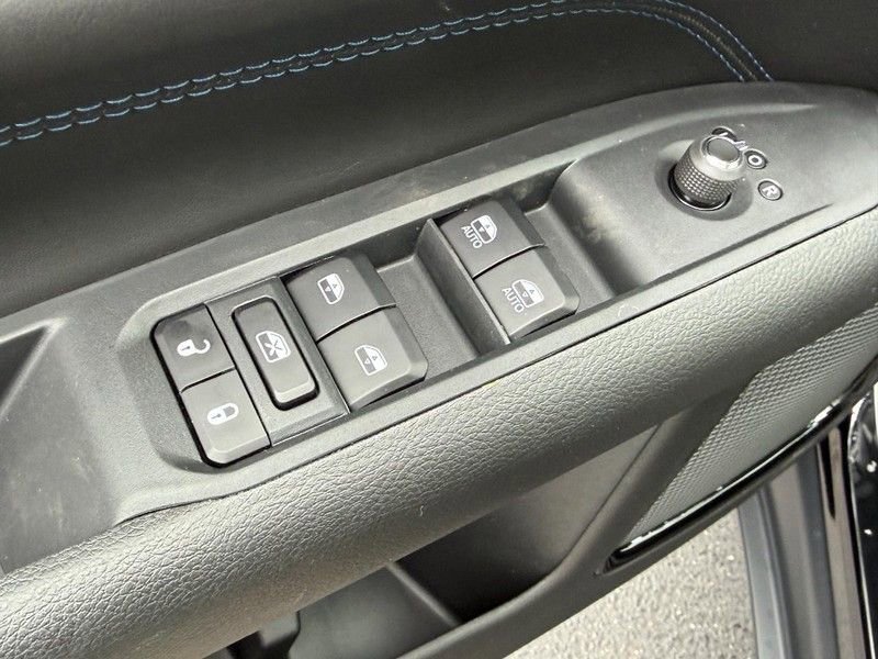 New 2026 Jeep Compass Latitude image 9