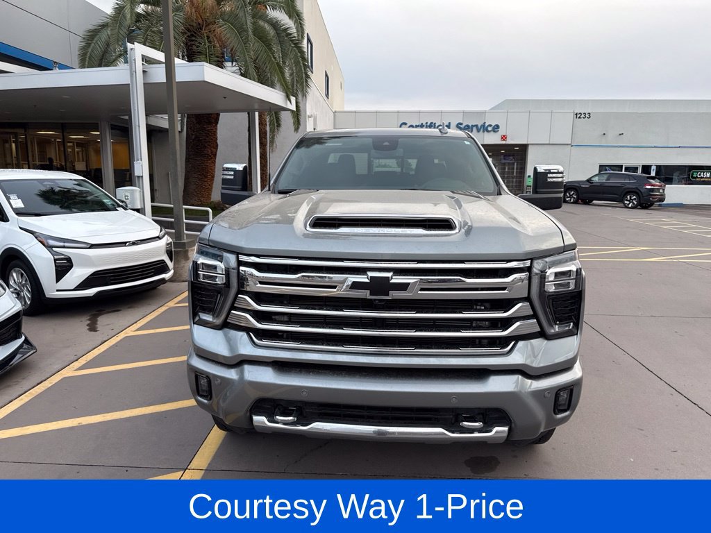 Used 2024 Chevrolet Silverado 3500 High Country AWD/4WD image 4
