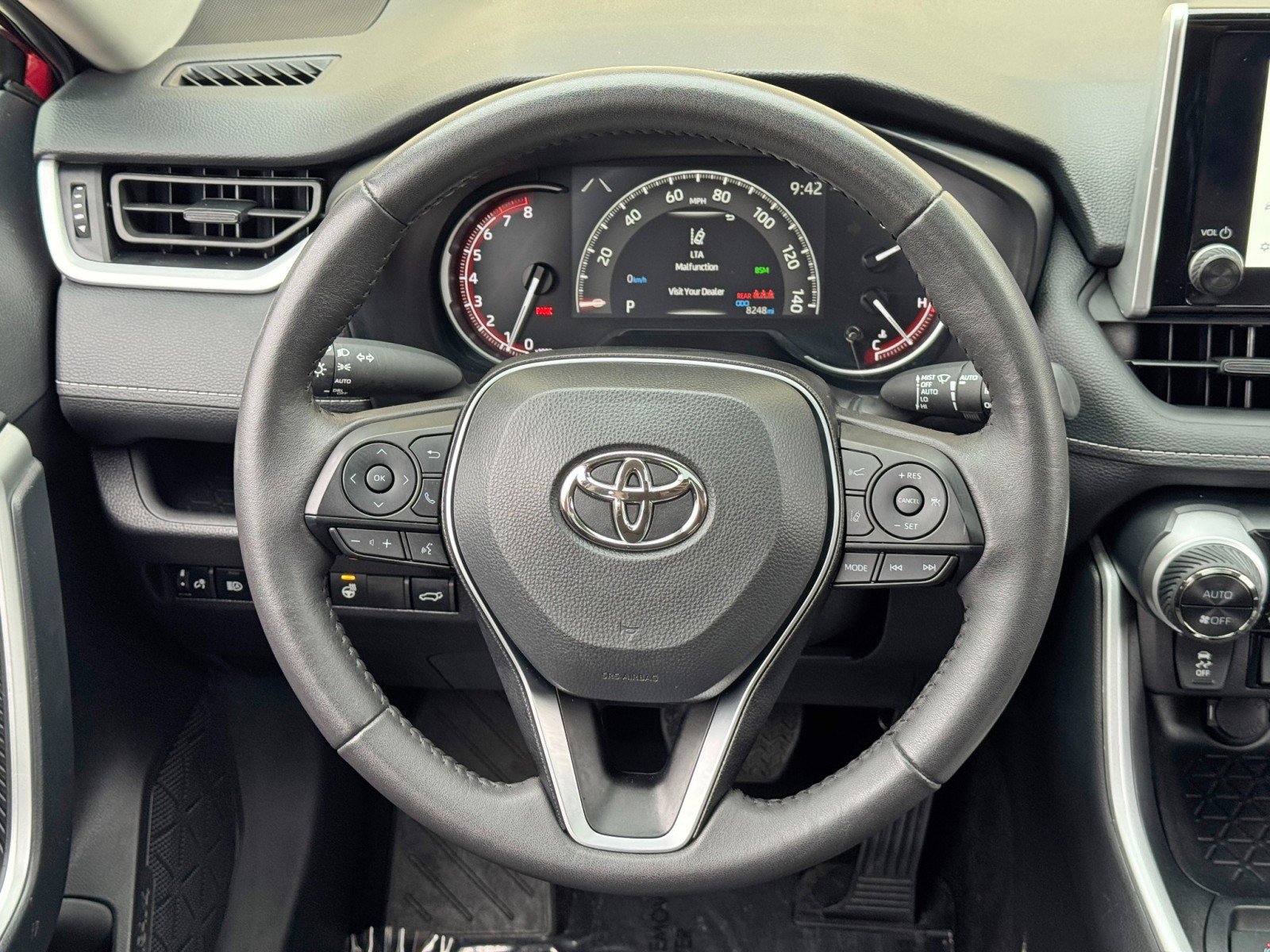 Used 2025 Toyota RAV4 XLE w/ Convenience Package FWD image 19