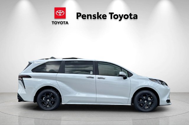 New 2026 Toyota Sienna XLE Woodland Edition AWD/4WD image 3