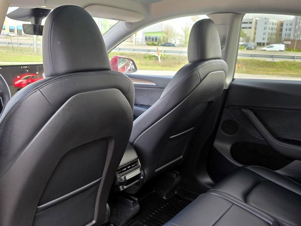 Used 2025 Tesla Model Y Long Range image 29