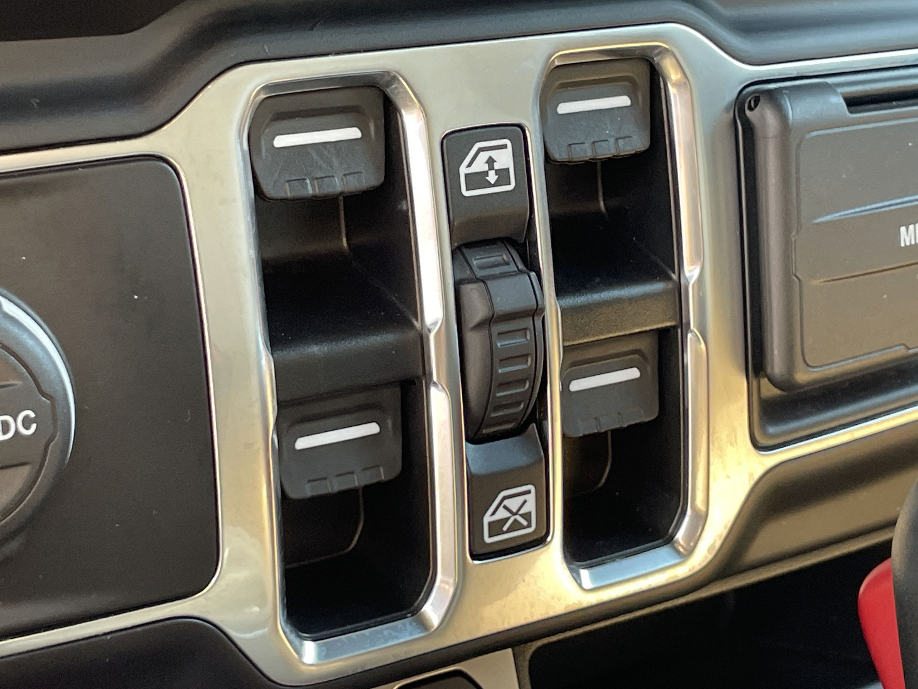 Used 2023 Jeep Wrangler Unlimited Rubicon w/ LED Lighting Group AWD/4WD image 14
