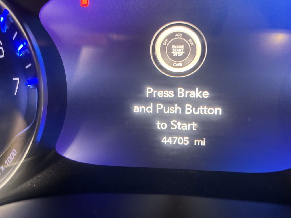 Used 2023 Chrysler Pacifica Touring-L image 2