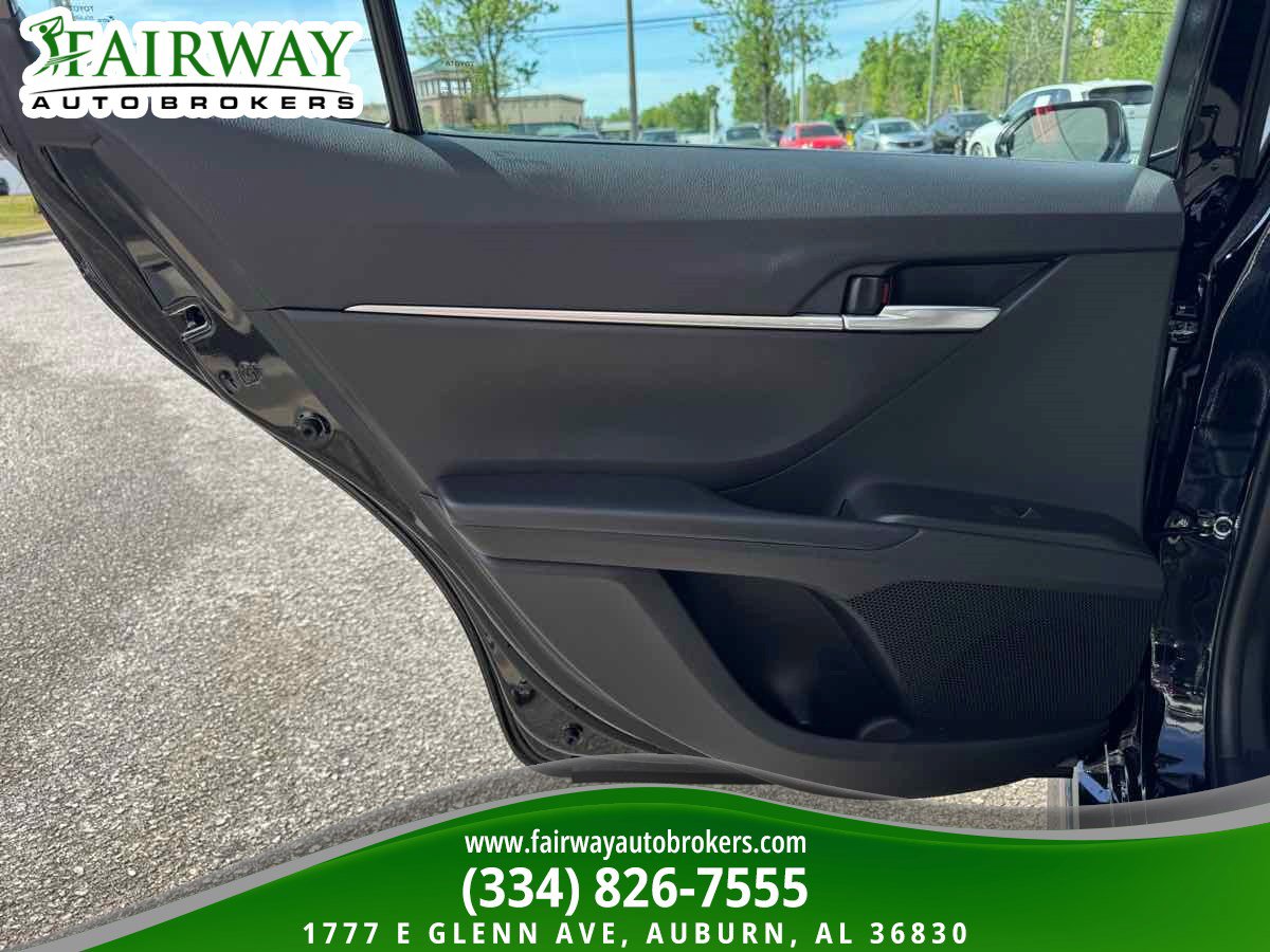Used 2024 Toyota Camry SE image 29