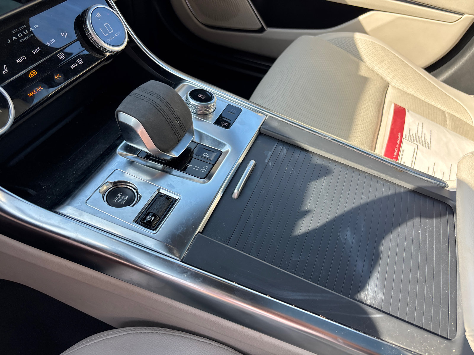 Used 2024 Jaguar XF R-Dynamic SE AWD/4WD image 21