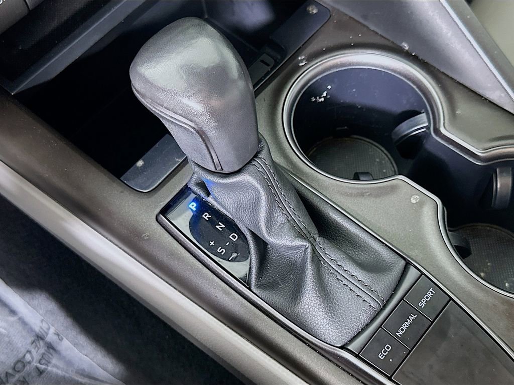 Used 2023 Toyota Camry SE image 30