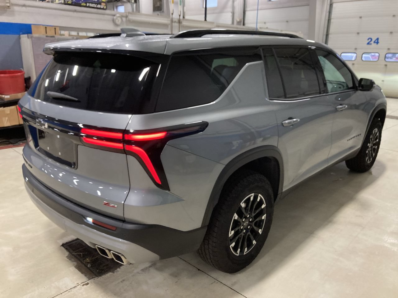 Used 2025 Chevrolet Traverse Z71 AWD/4WD image 7