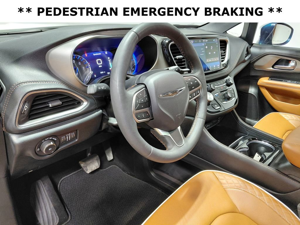 Used 2024 Chrysler Pacifica Pinnacle w/ Trailer Tow Group FWD image 18