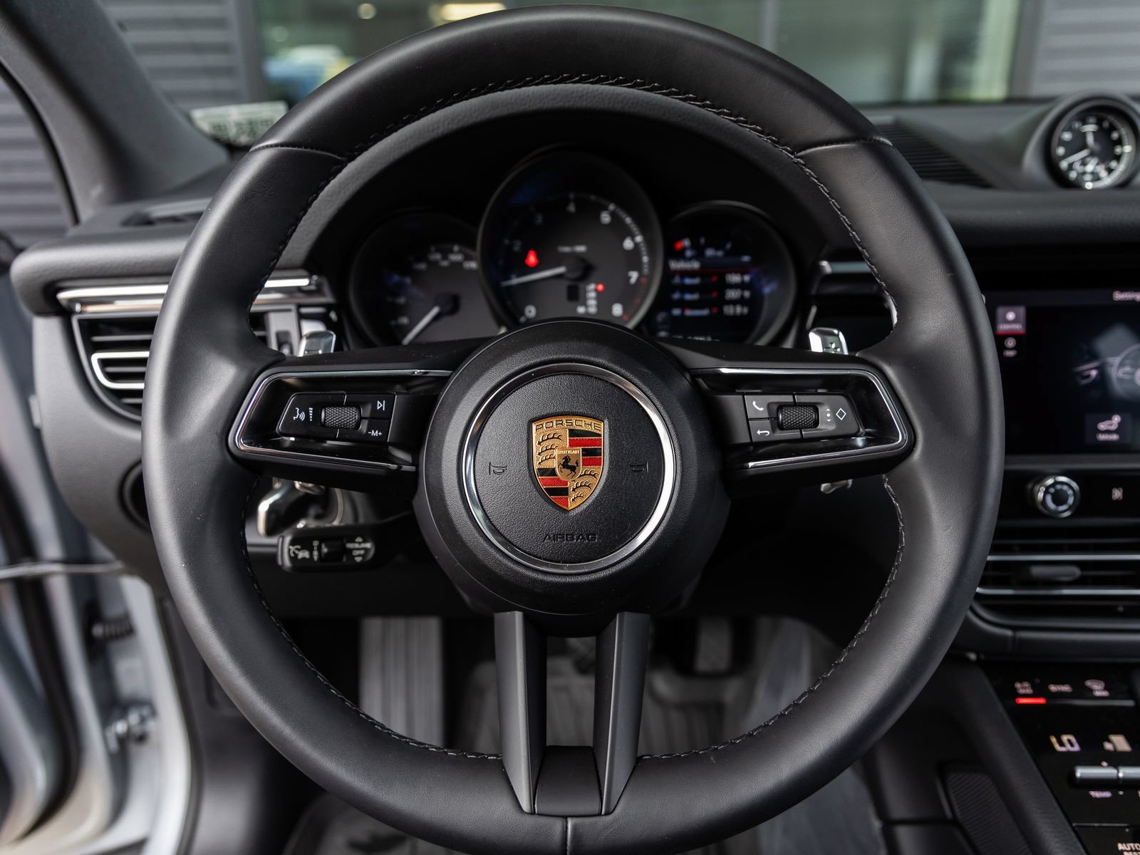 Certified 2026 Porsche Macan AWD/4WD image 30