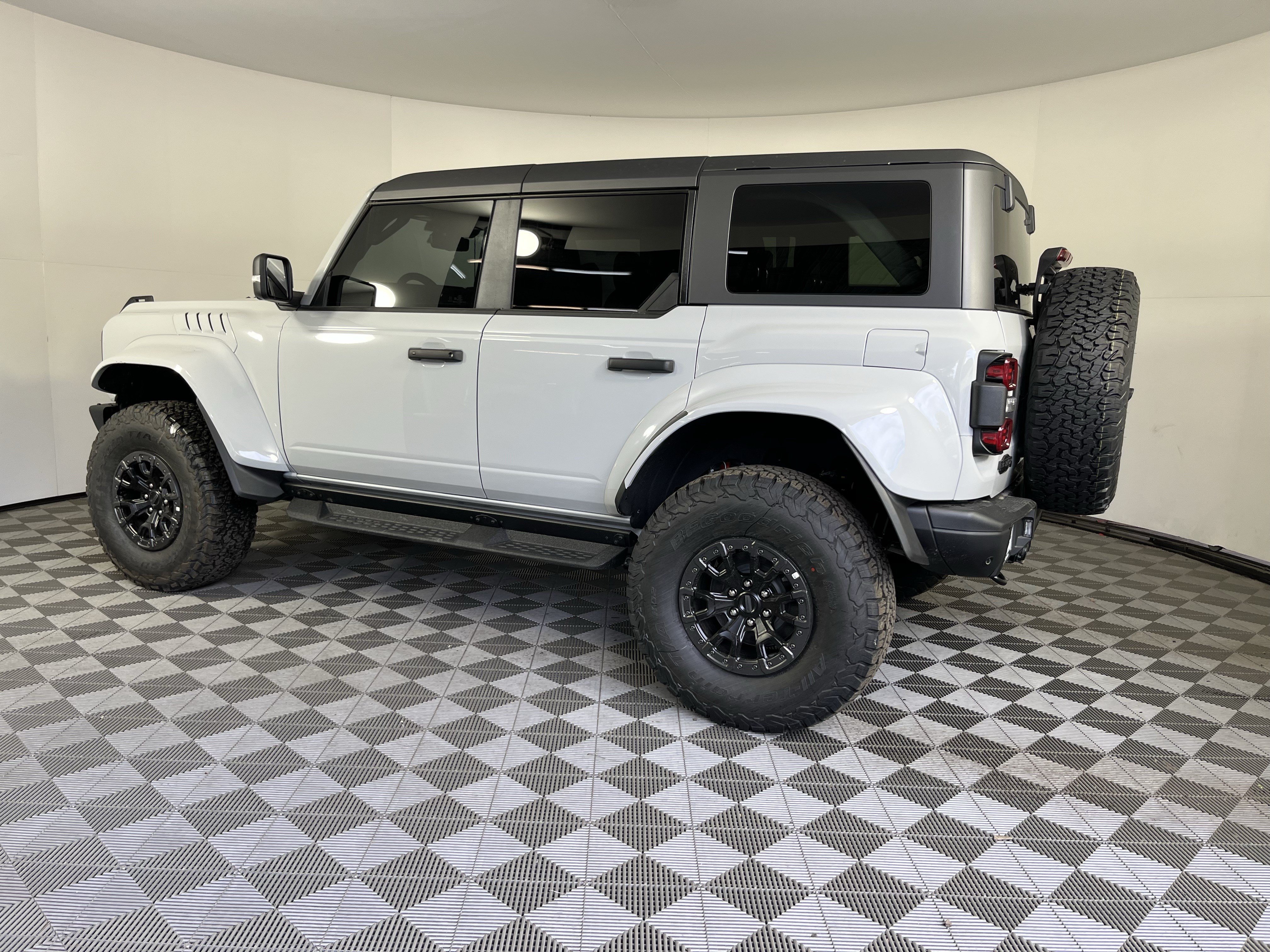 New 2026 Ford Bronco Raptor w/ Interior Carbon Fiber Pack AWD/4WD image 2
