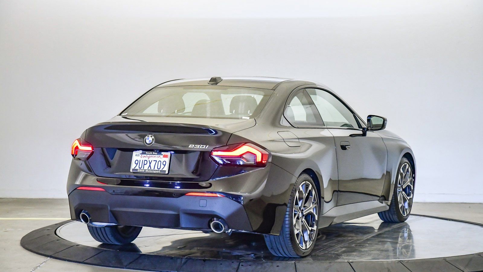 Used 2025 BMW 230i Coupe w/ Convenience Package image 5