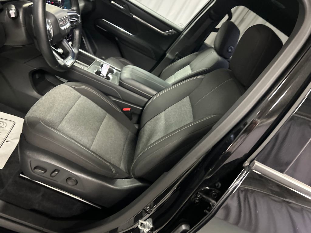 Used 2025 GMC Acadia Elevation image 12