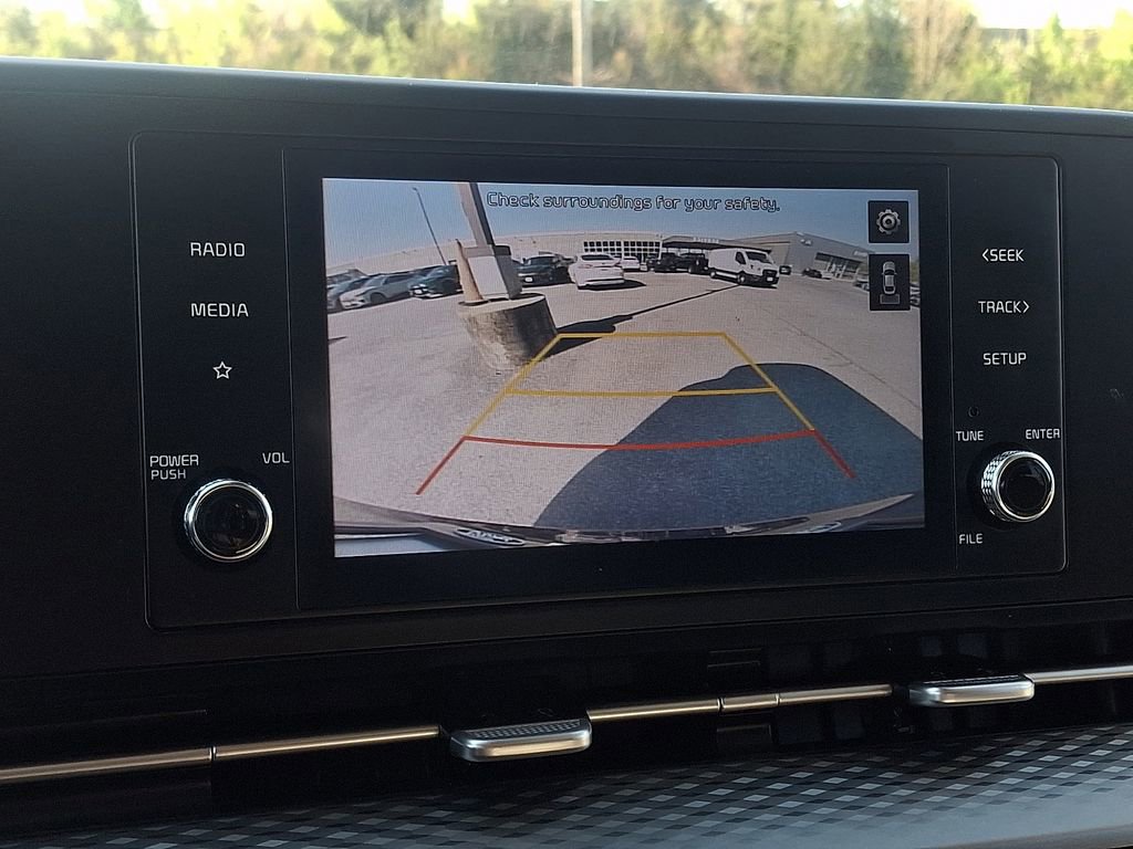 Used 2022 Kia Carnival LX image 18