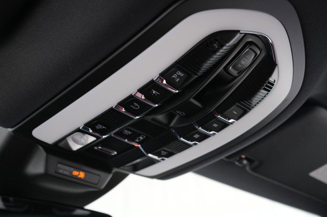 Used 2023 Porsche Macan image 52