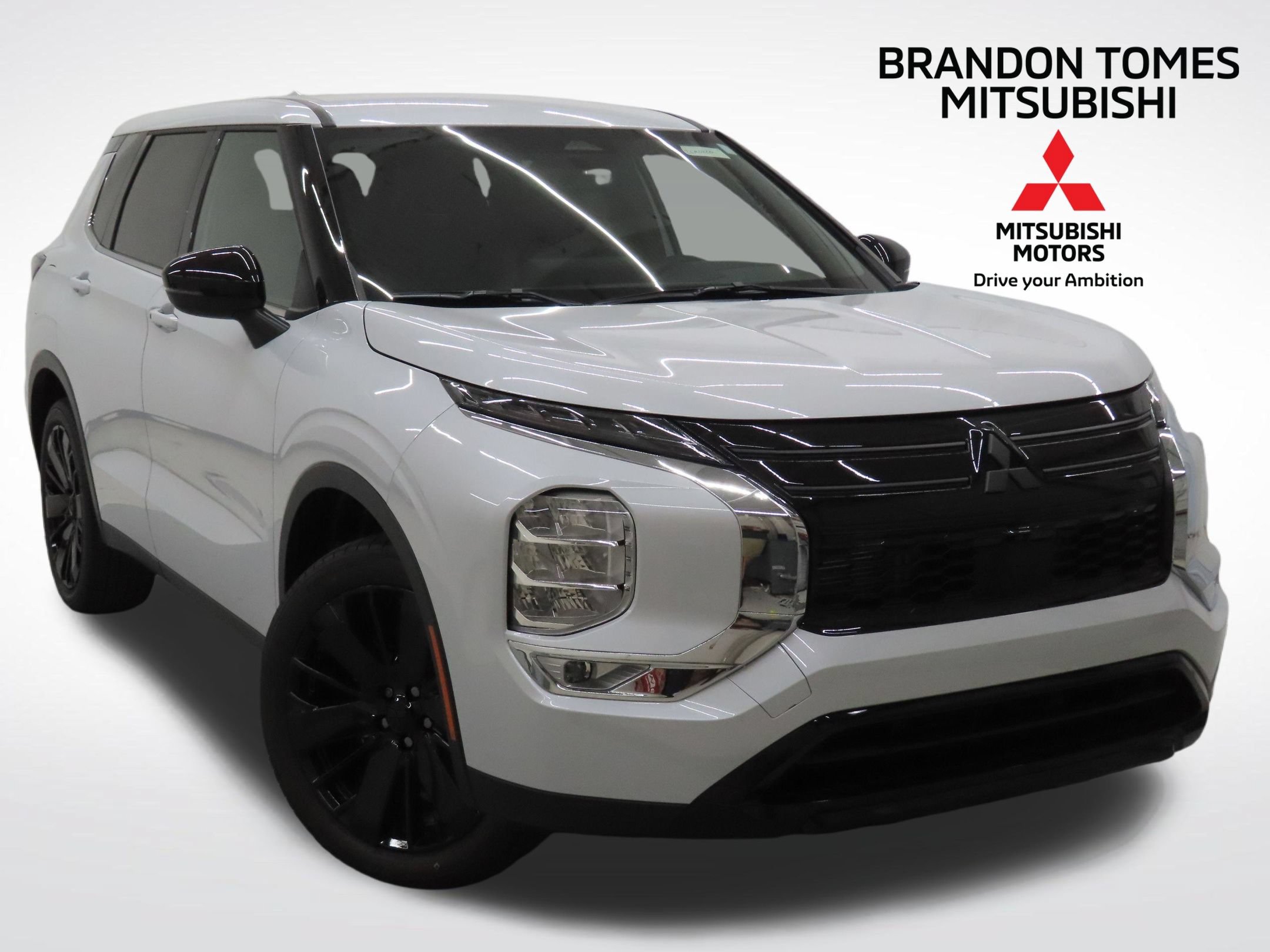 New 2026 Mitsubishi Outlander LE FWD image 1