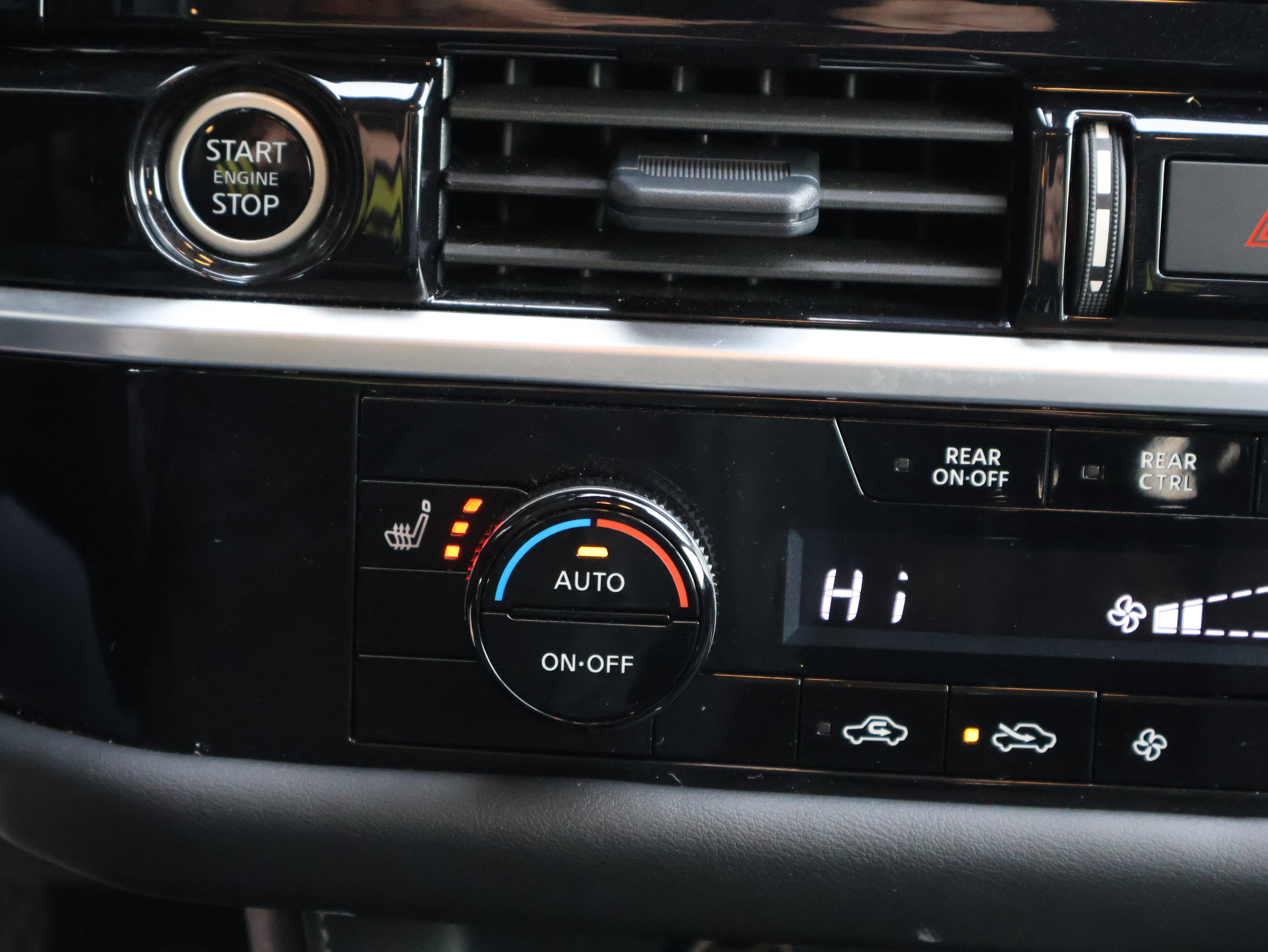 Used 2024 Nissan Pathfinder SL image 29