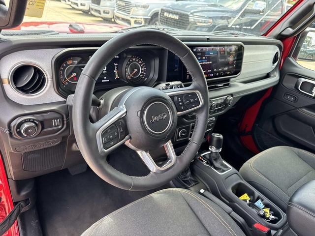 Used 2025 Jeep Wrangler Unlimited Sahara AWD/4WD image 25
