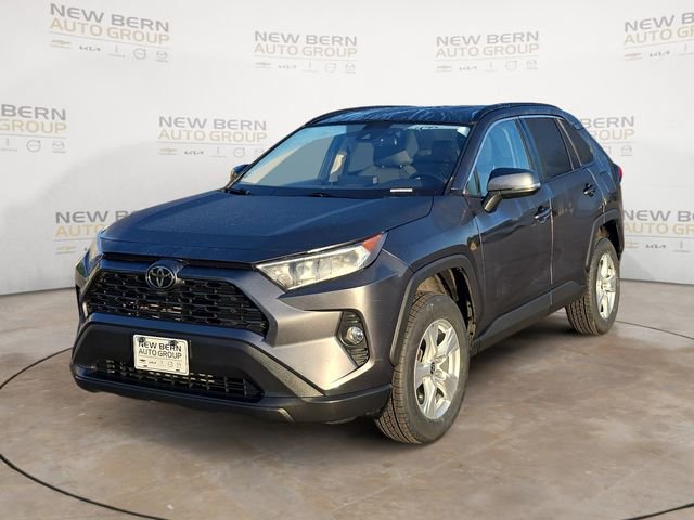 Used 2021 Toyota RAV4 XLE AWD/4WD image 1