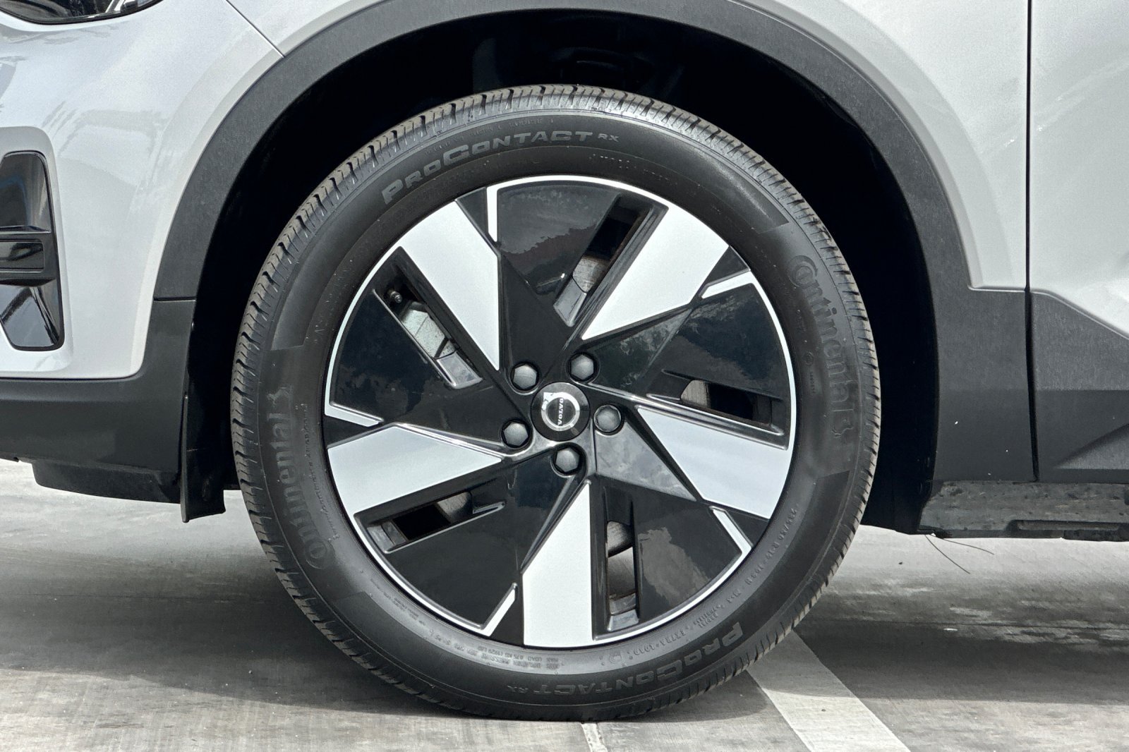 Certified 2024 Volvo XC40 Recharge Core w/ Protection Package Premier AWD/4WD image 32