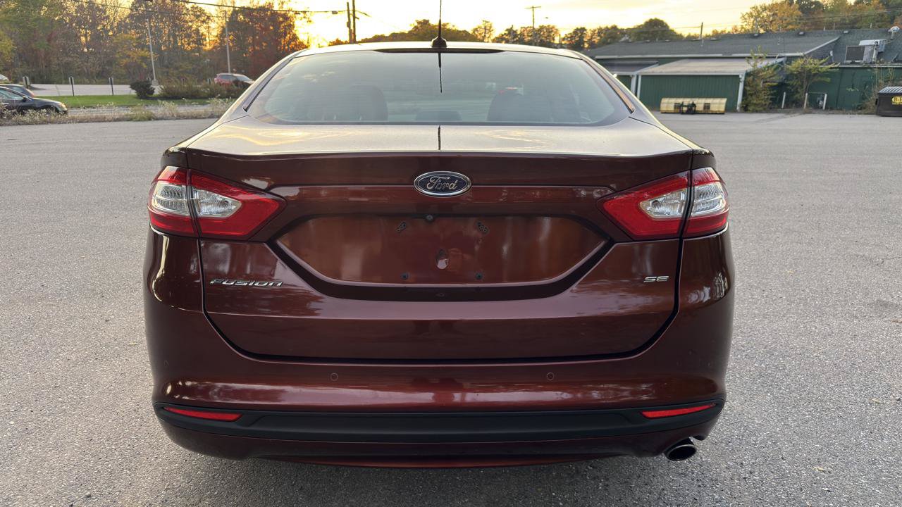 Used 2016 Ford Fusion SE FWD image 6