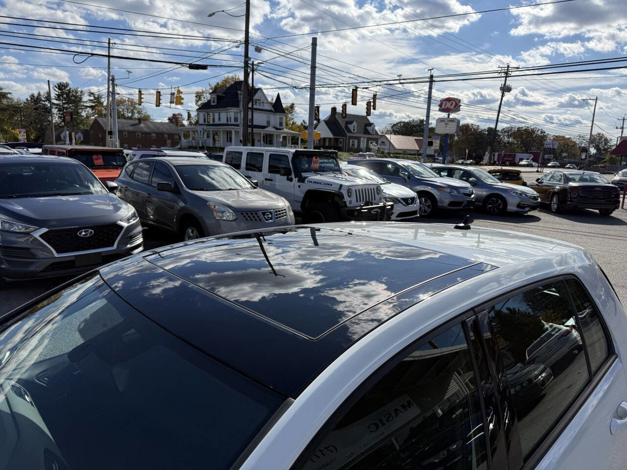 Used 2018 Volkswagen GTI SE image 17