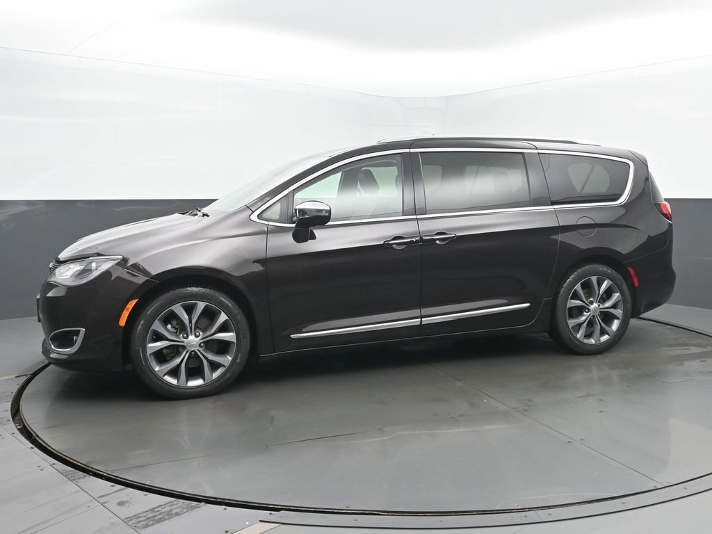 Used 2018 Chrysler Pacifica Limited image 2
