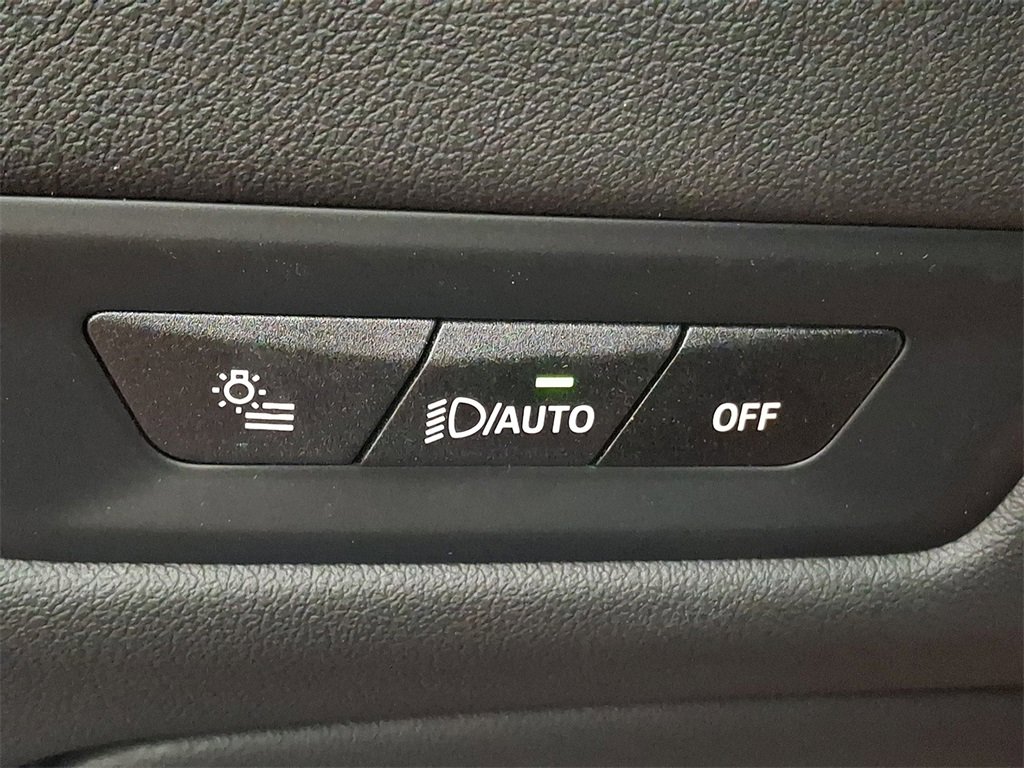 Used 2025 BMW X5 M60i w/ Executive Package image 21