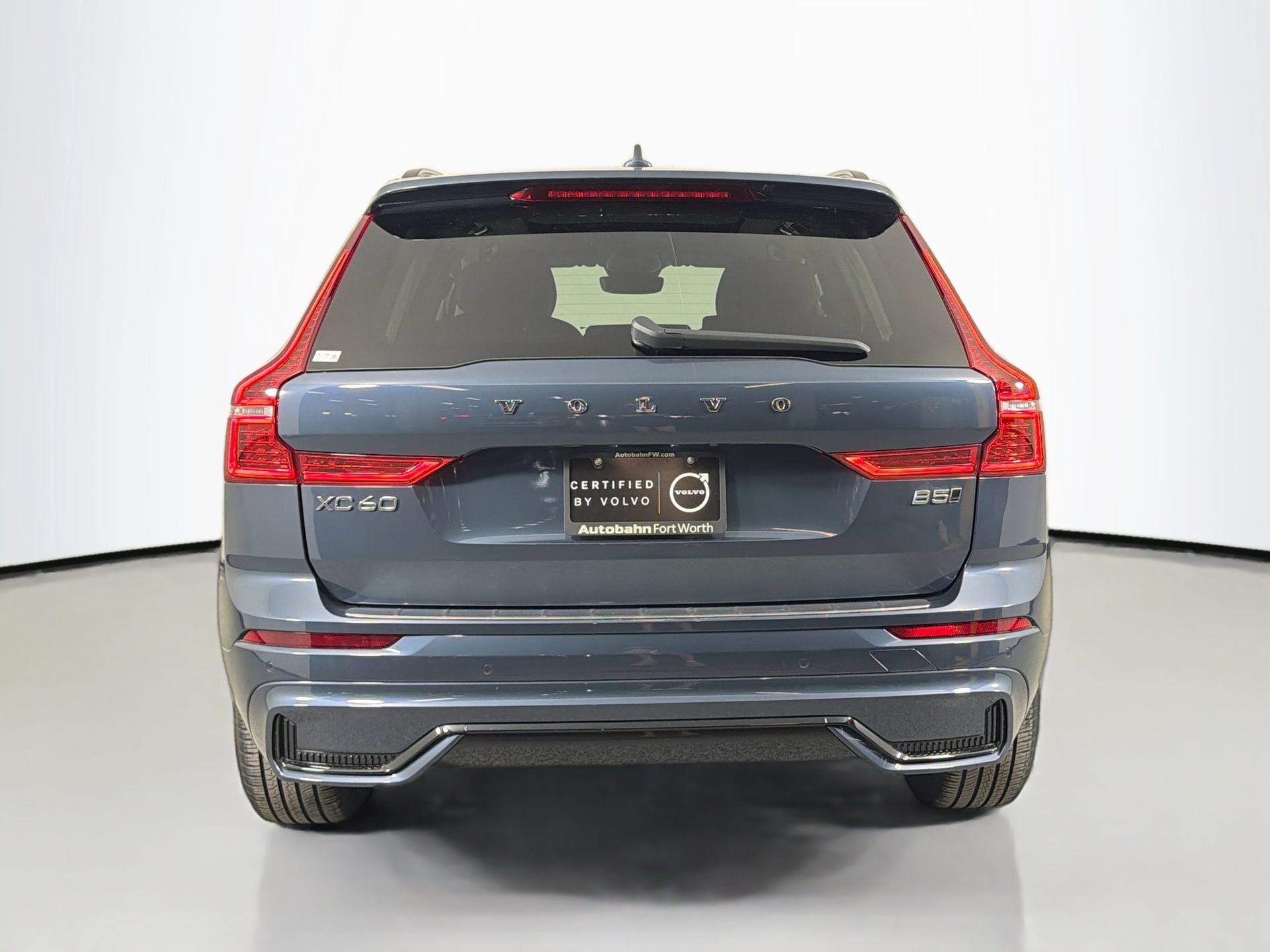 Certified 2025 Volvo XC60 B5 Core AWD/4WD image 7