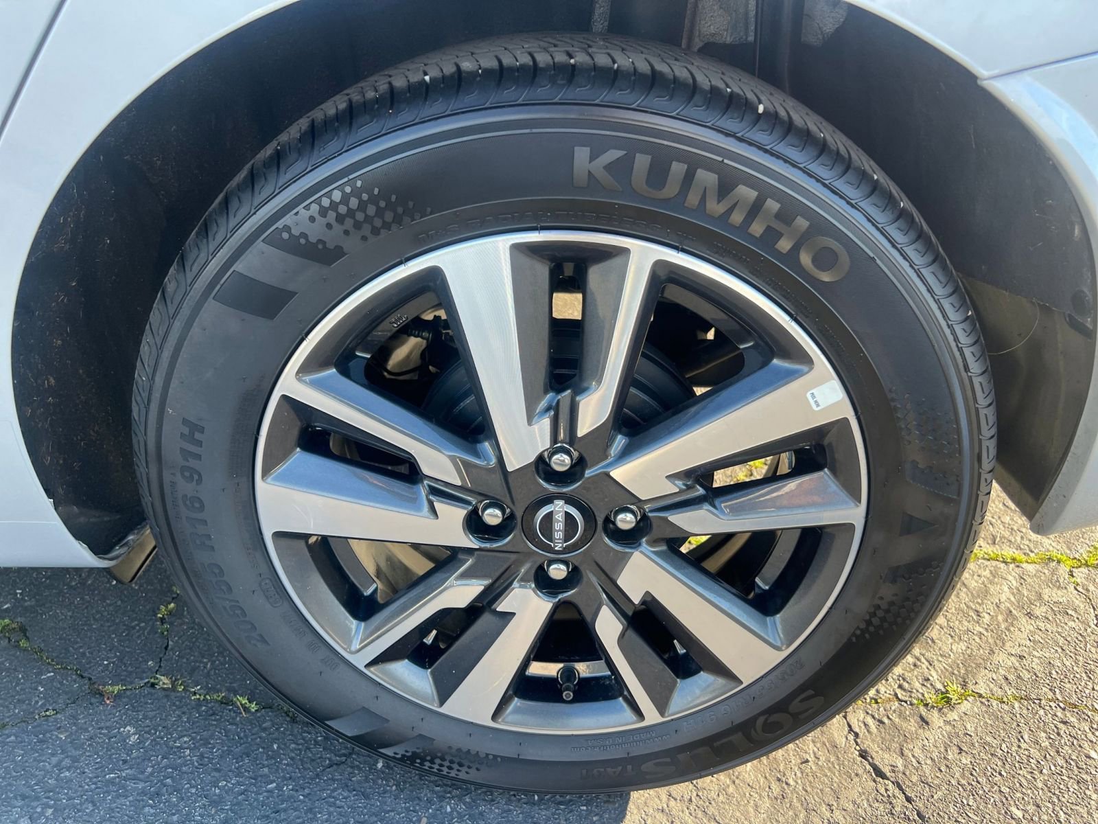 Used 2025 Nissan Versa SV image 24