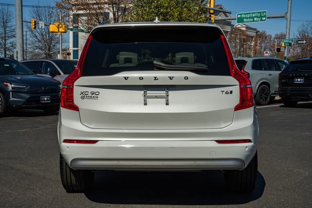 Certified 2022 Volvo XC90 T6 Momentum w/ Climate Package image 6