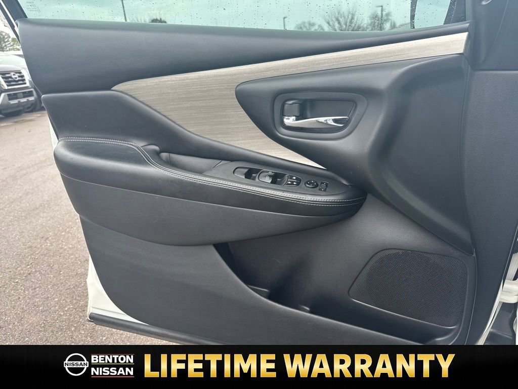 Used 2018 Nissan Murano SV w/ Premium Package image 12
