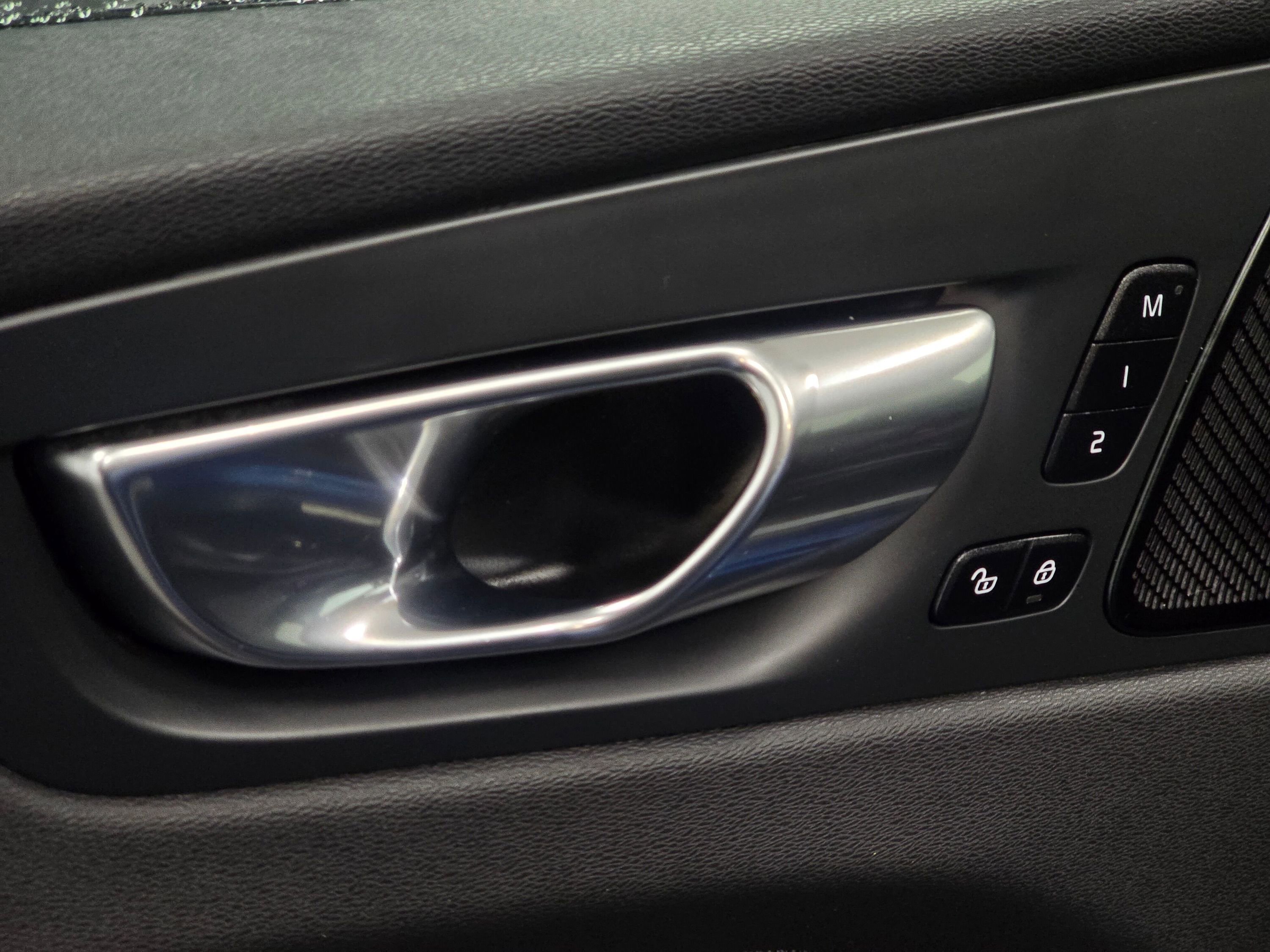 Used 2021 Volvo XC60 T5 R-Design w/ Protection Package Premier image 37