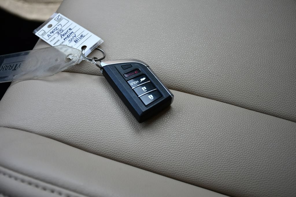 Used 2025 Acura MDX SH-AWD image 26