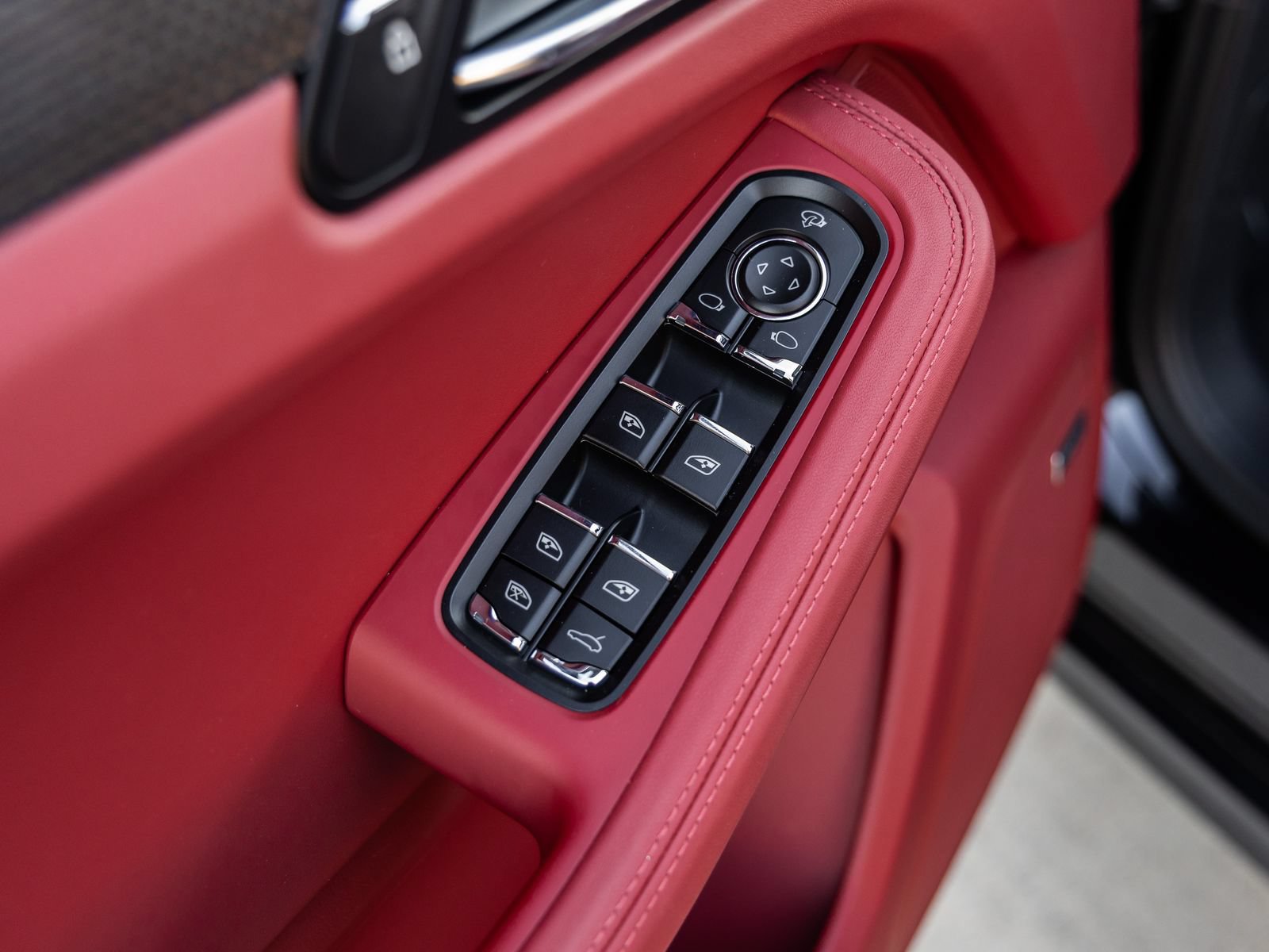 Certified 2026 Porsche Macan S AWD/4WD image 21