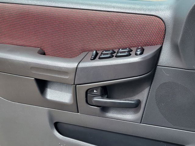 Used 2005 Ford Explorer XLT image 13