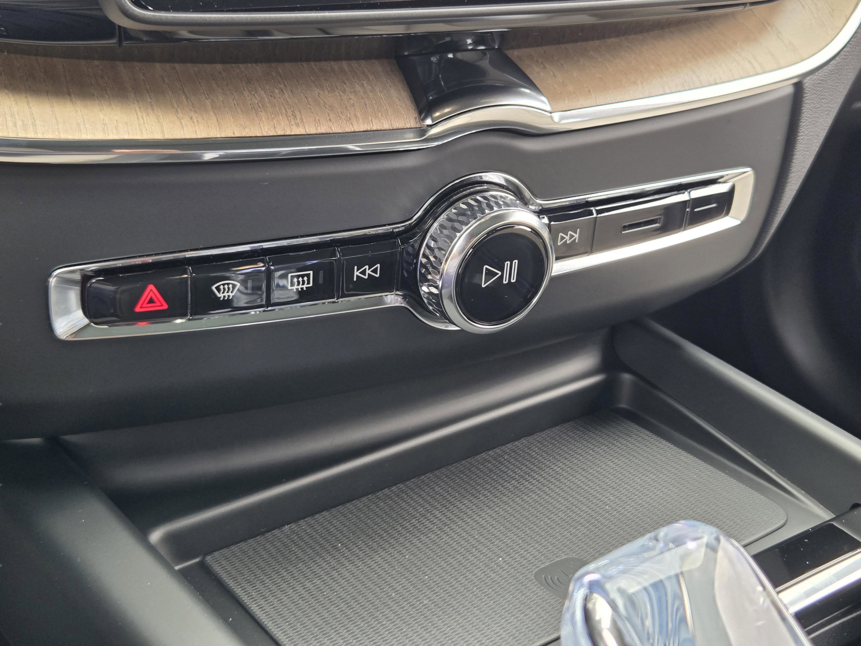 New 2026 Volvo XC60 B5 Plus w/ Protection Package Premier image 16