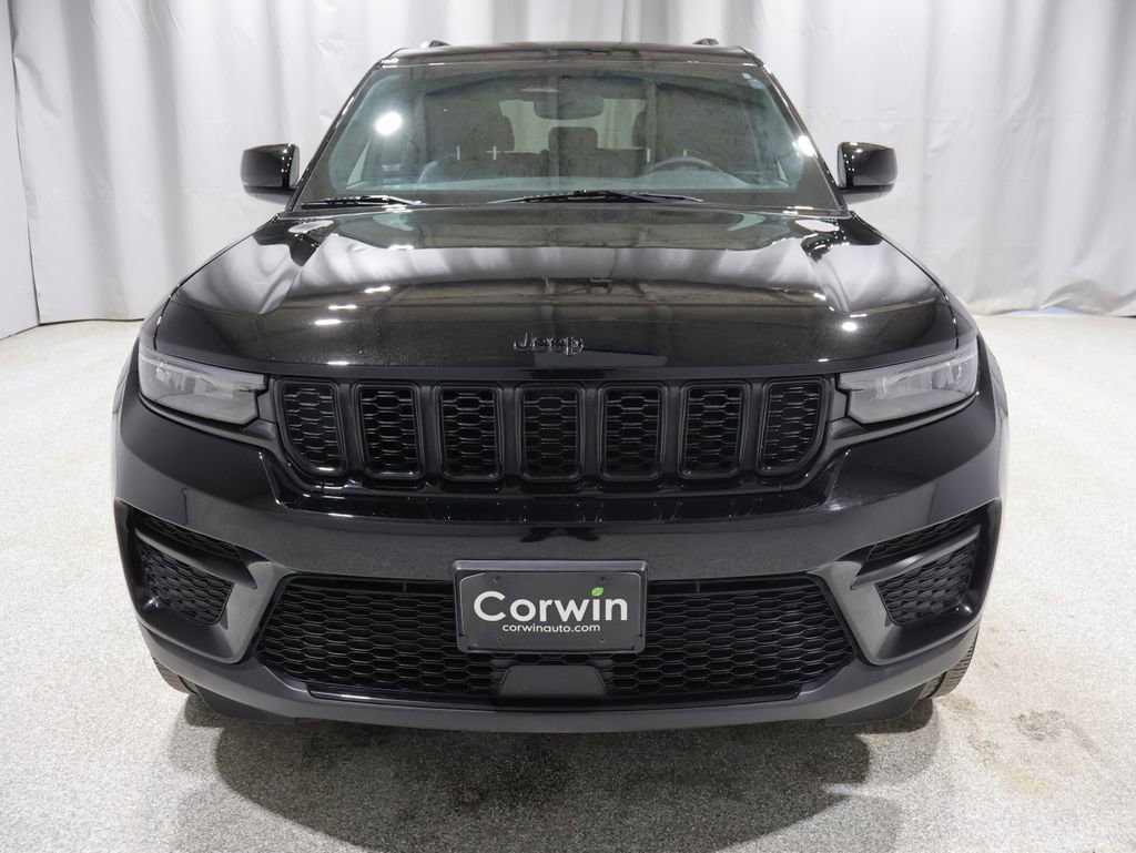 Used 2023 Jeep Grand Cherokee Altitude image 8