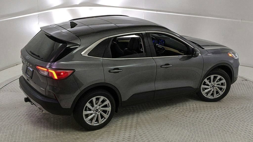 Used 2021 Ford Escape Titanium w/ Titanium Elite Package AWD/4WD image 40