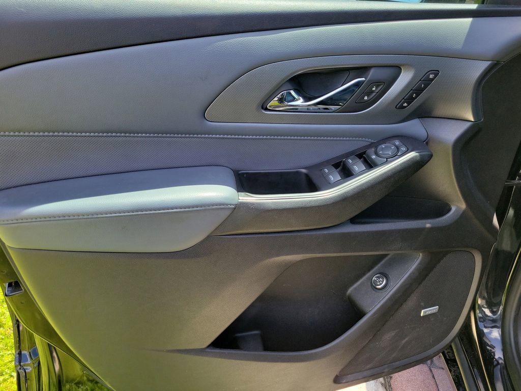 Used 2018 Chevrolet Traverse Premier w/ Driver Confidence II Package FWD image 19